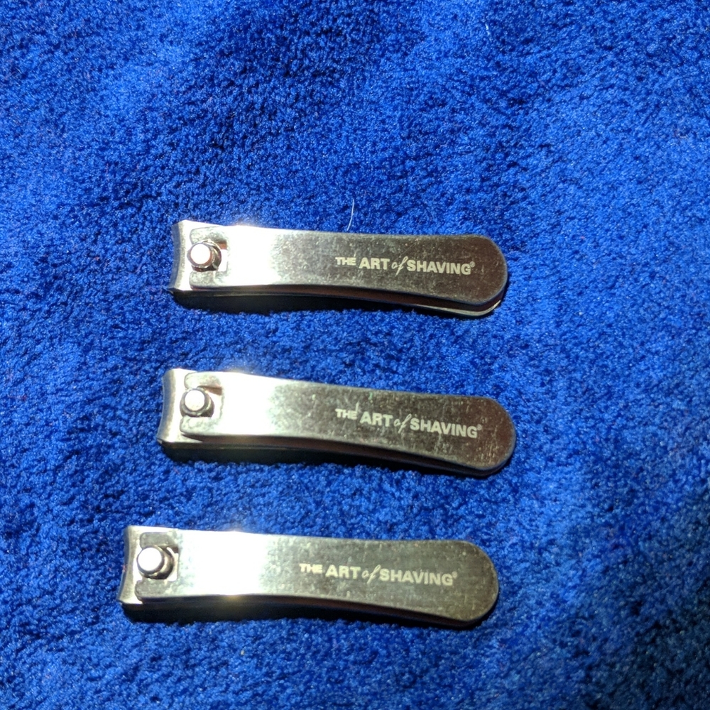 6 pcs. The Art of Shaving finger nail clippers.